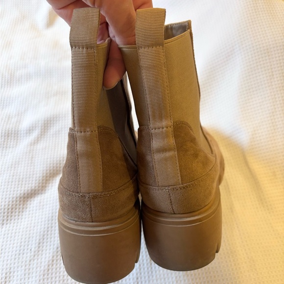 CABELAS platform boot - Picture 7 of 9